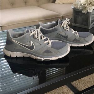 Nike Flex Supreme Sneakers